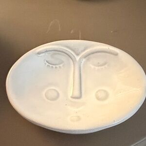 Artistic Cream Ceramic Face soap dish